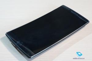 Тест и обзор: LG G Flex (D958) - изогнутый смартфон с самовосстанавливающимся покрытием Внешний вид и удобство использования